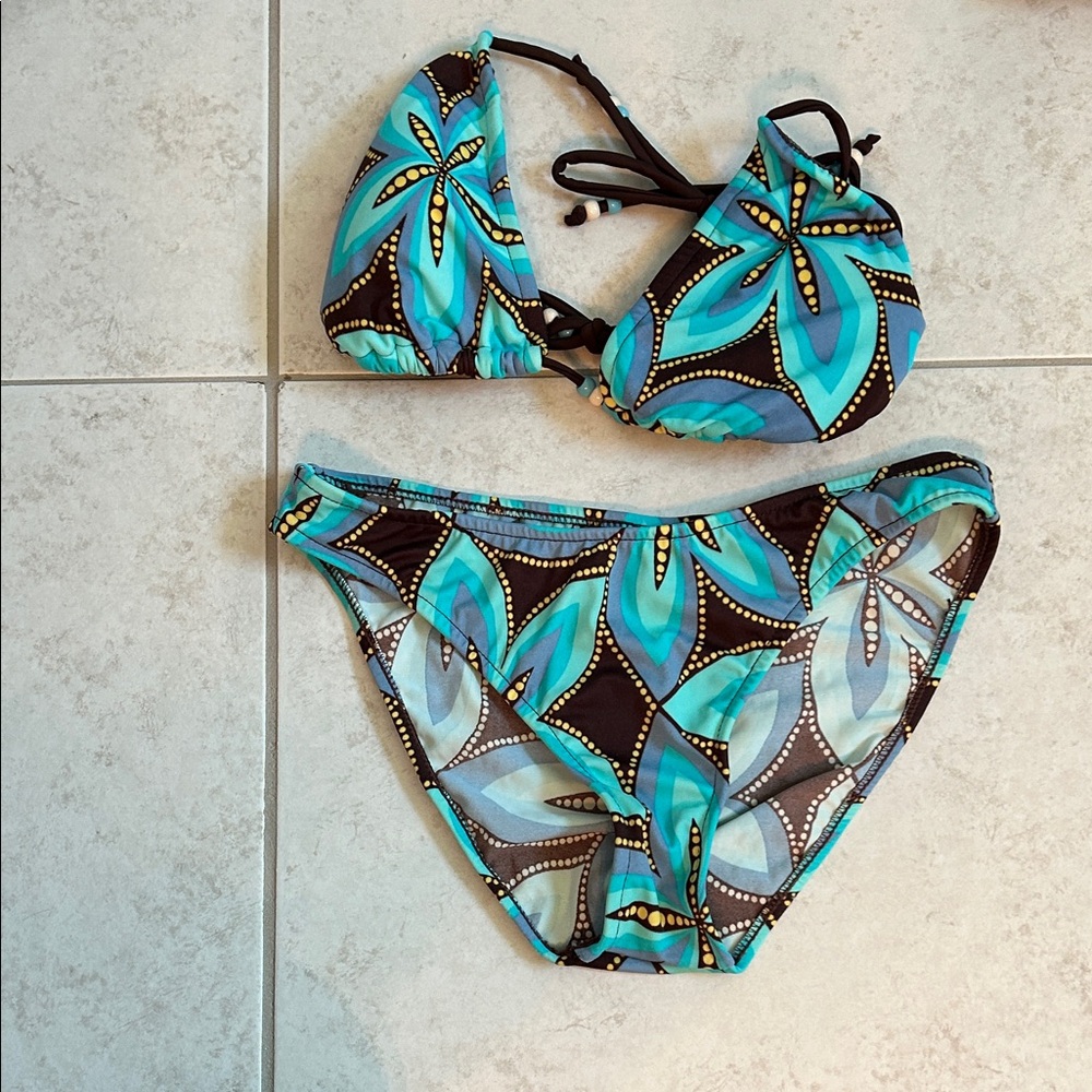 Venus size 4 bottom and C top